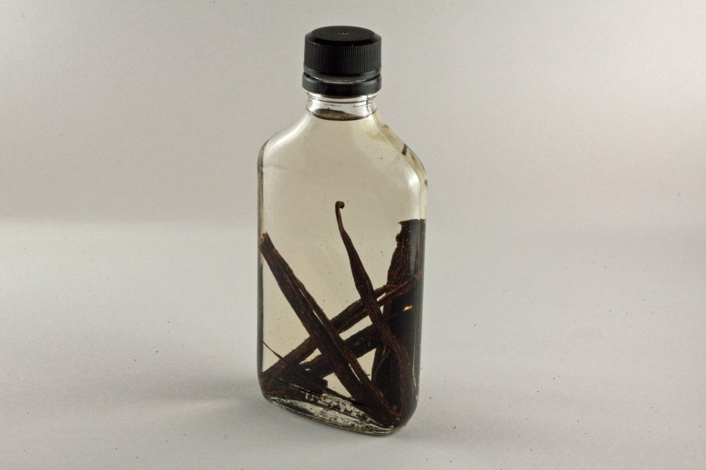 Homemade Vanilla Extract - Tiny Test Kitchen | Tiny Test Kitchen